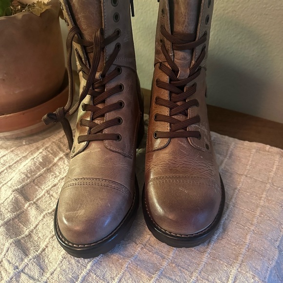 2 pairs of Taos boots - Picture 3 of 11